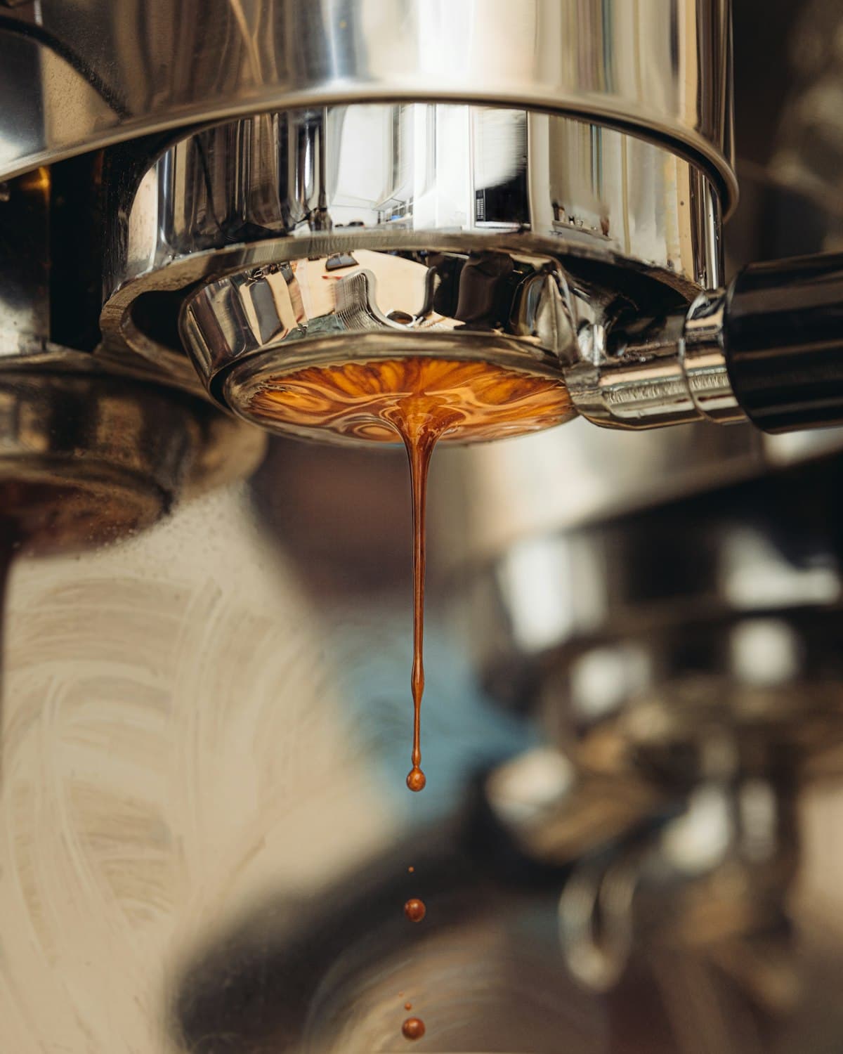Espresso streaming from a portafilter
